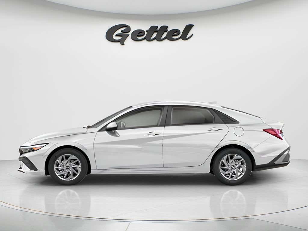 New 2026 Hyundai Elantra SEL Sport image 2