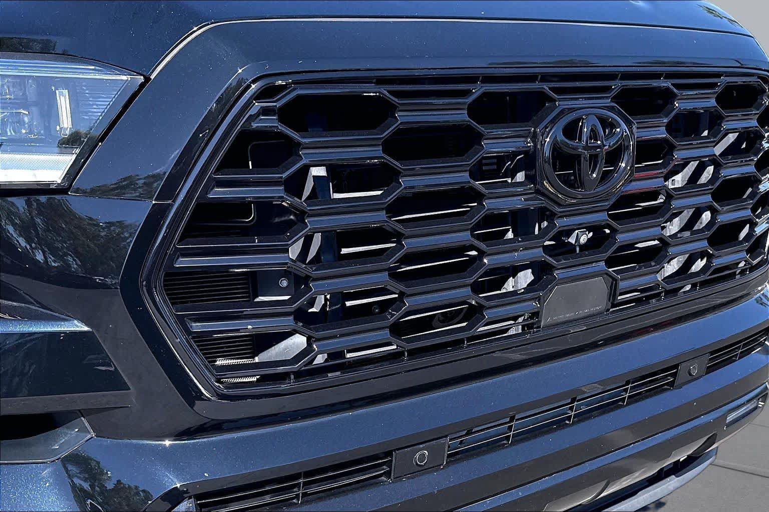 Used 2023 Toyota Sequoia Platinum AWD/4WD image 28