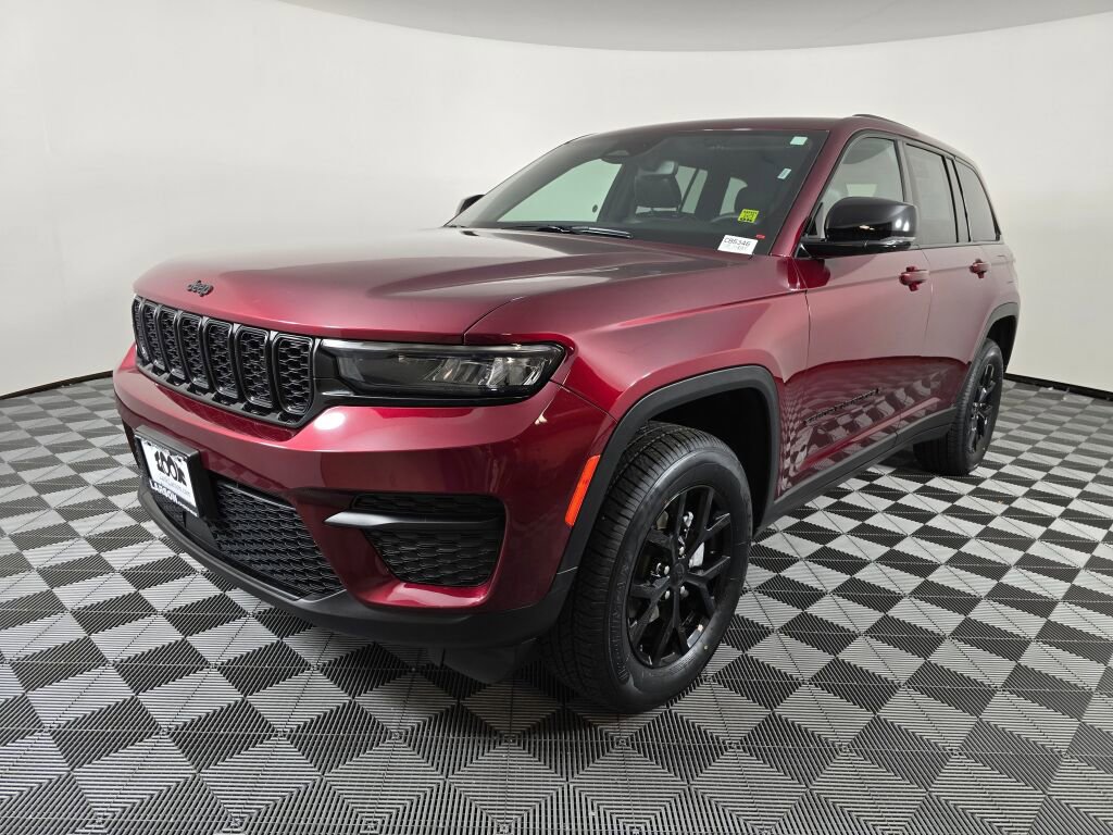 Used 2024 Jeep Grand Cherokee Altitude image 7
