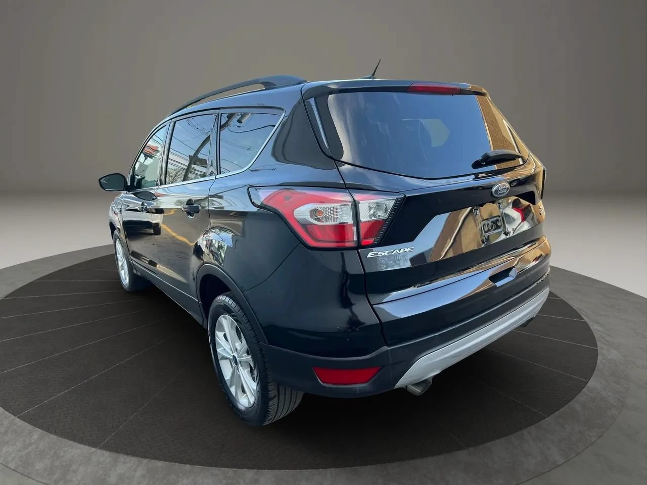 Used 2018 Ford Escape SE FWD image 7