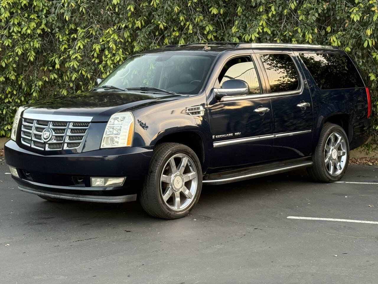 Used 2008 Cadillac Escalade ESV AWD image 4