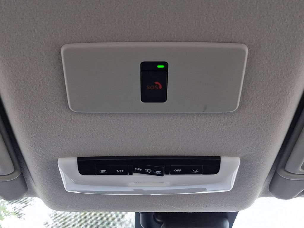 Certified 2025 Nissan Versa SR FWD image 7