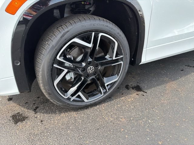 New 2026 Volkswagen Tiguan SEL R-Line AWD/4WD image 16