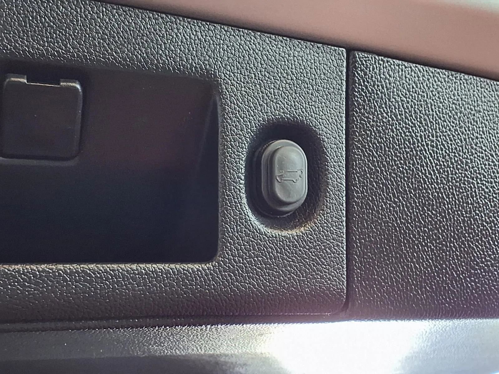 Used 2020 Cadillac Escalade Luxury AWD/4WD image 7