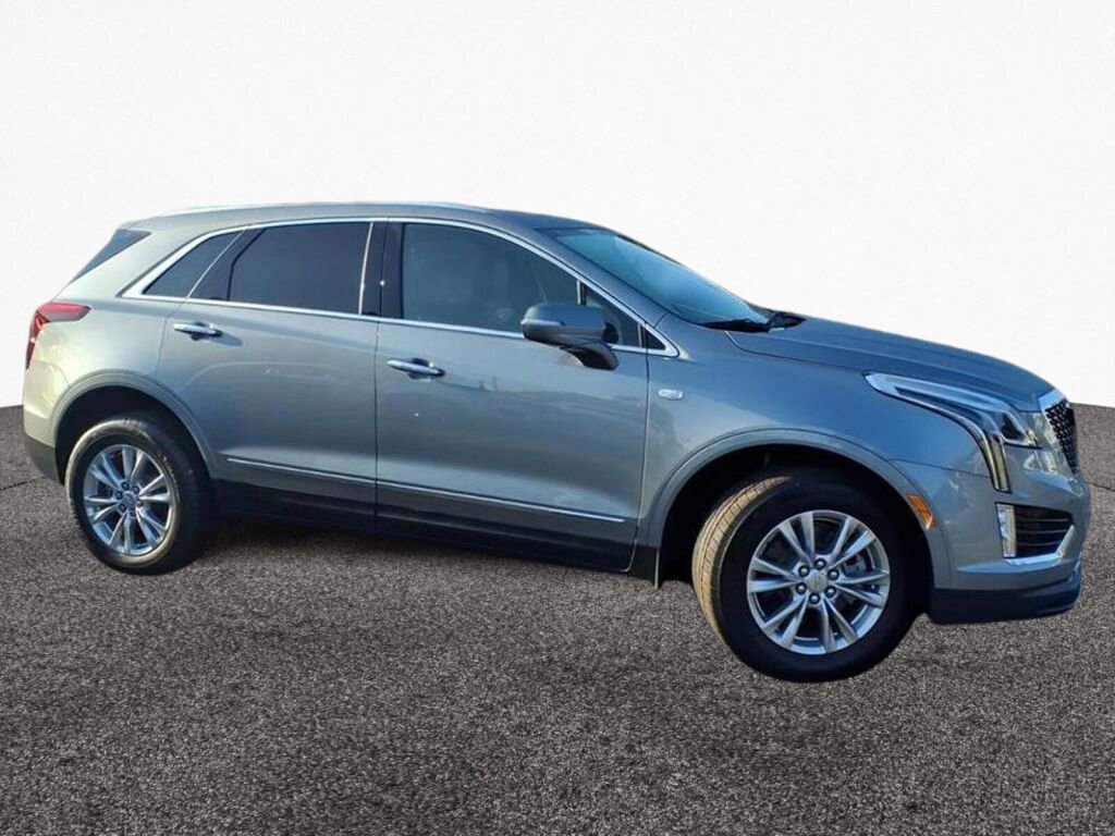 New 2025 Cadillac XT5 Luxury image 2