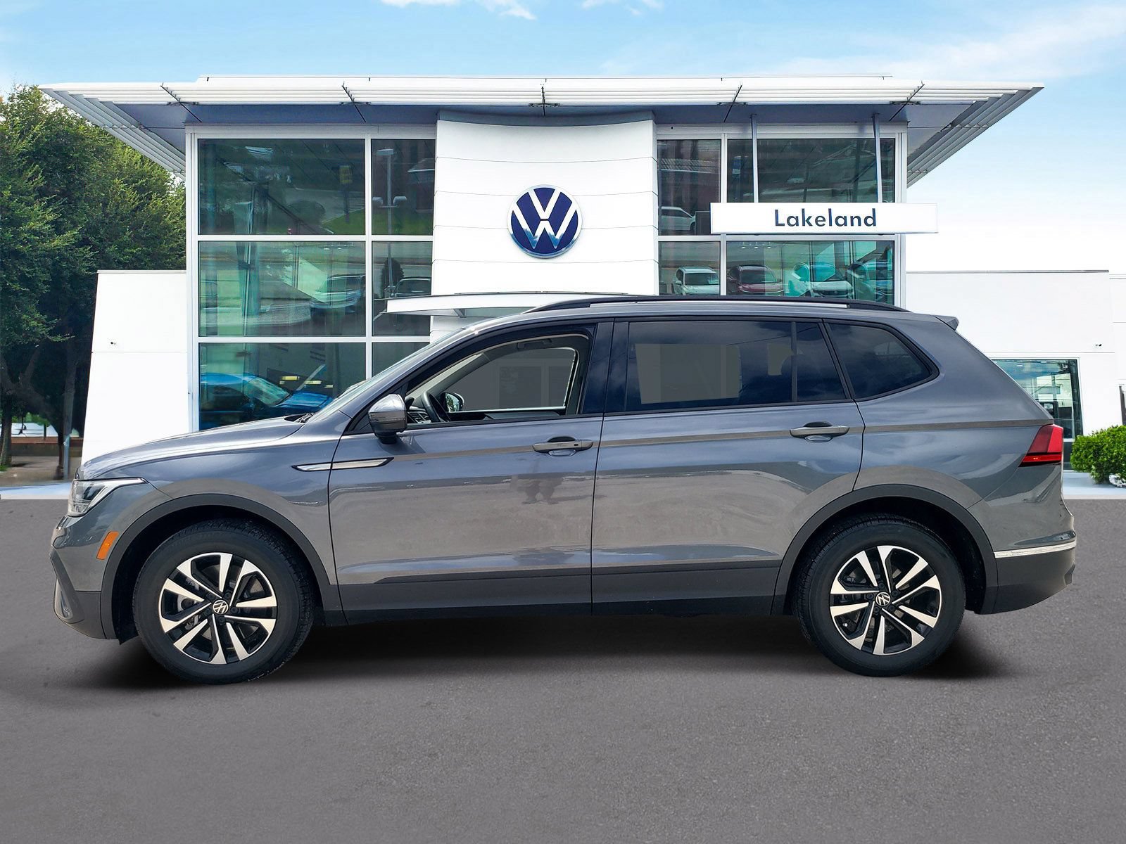 Used 2024 Volkswagen Tiguan S FWD image 5