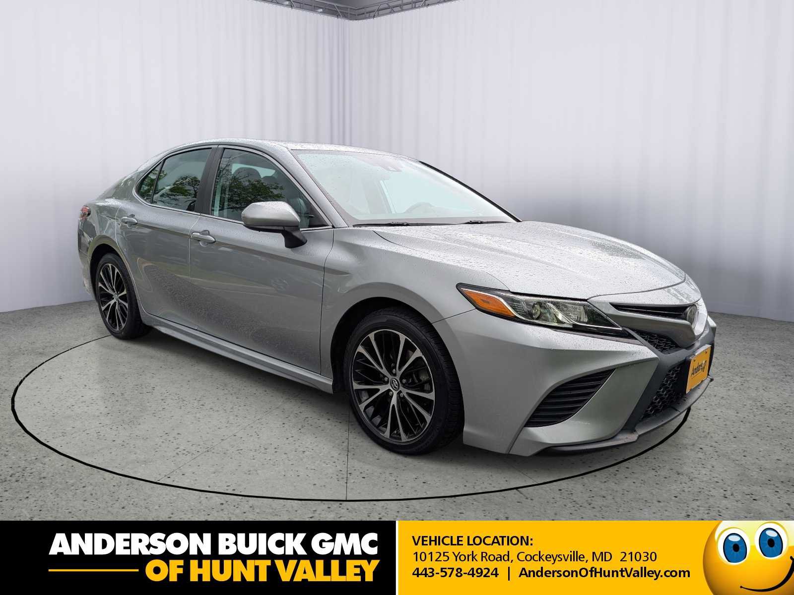 Used 2019 Toyota Camry SE w/ Carpet Mat Package FWD image 1