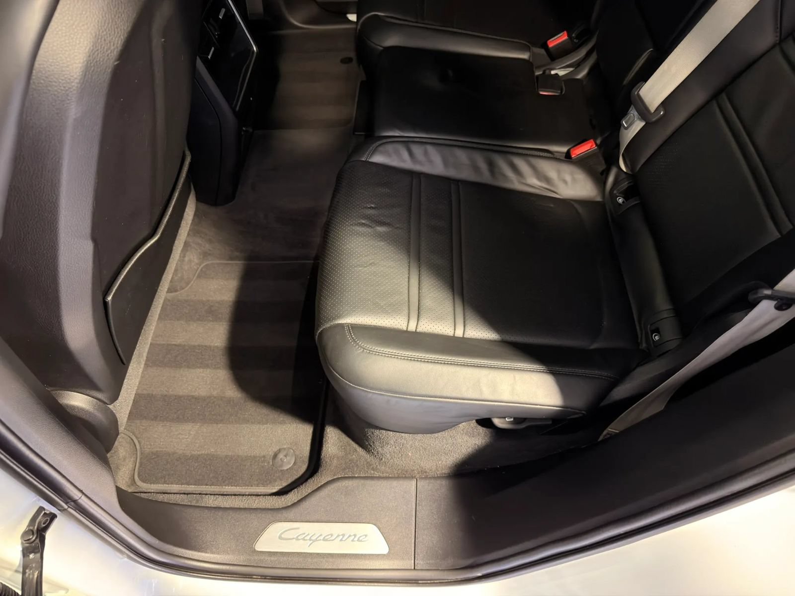 Used 2022 Porsche Cayenne S Platinum AWD/4WD image 19