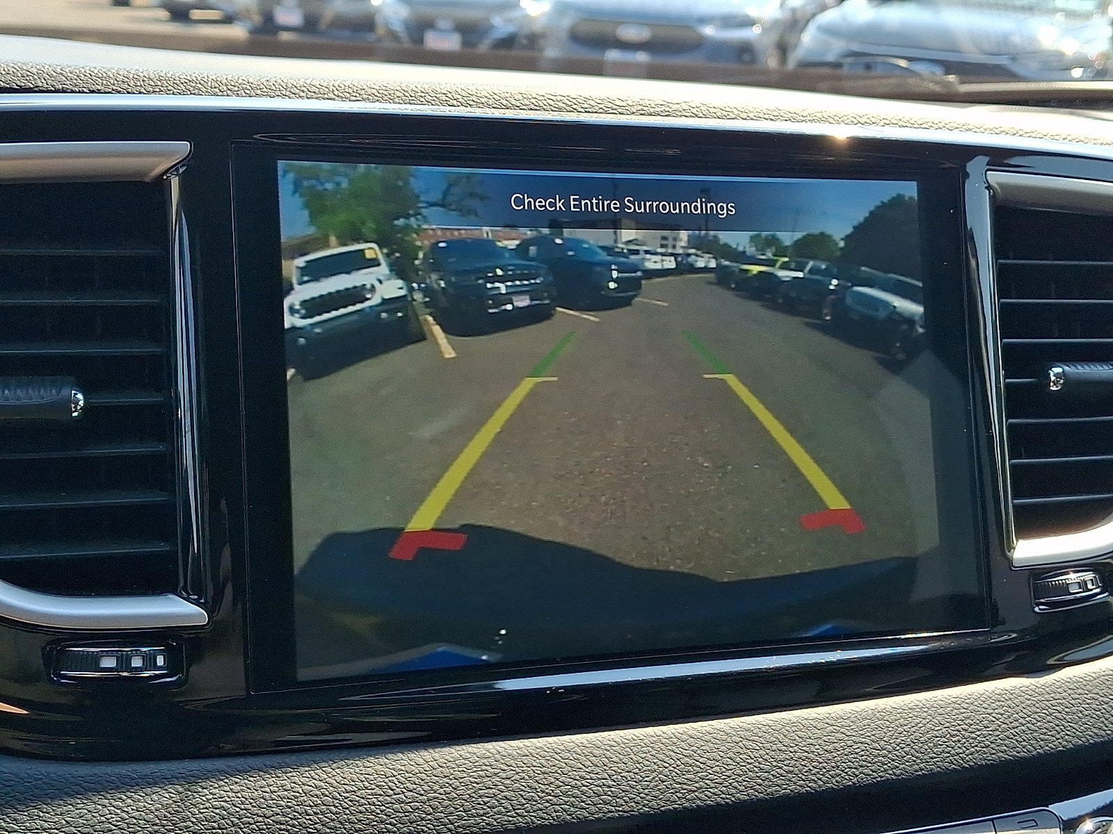 Used 2024 Chrysler Pacifica Touring-L FWD image 15