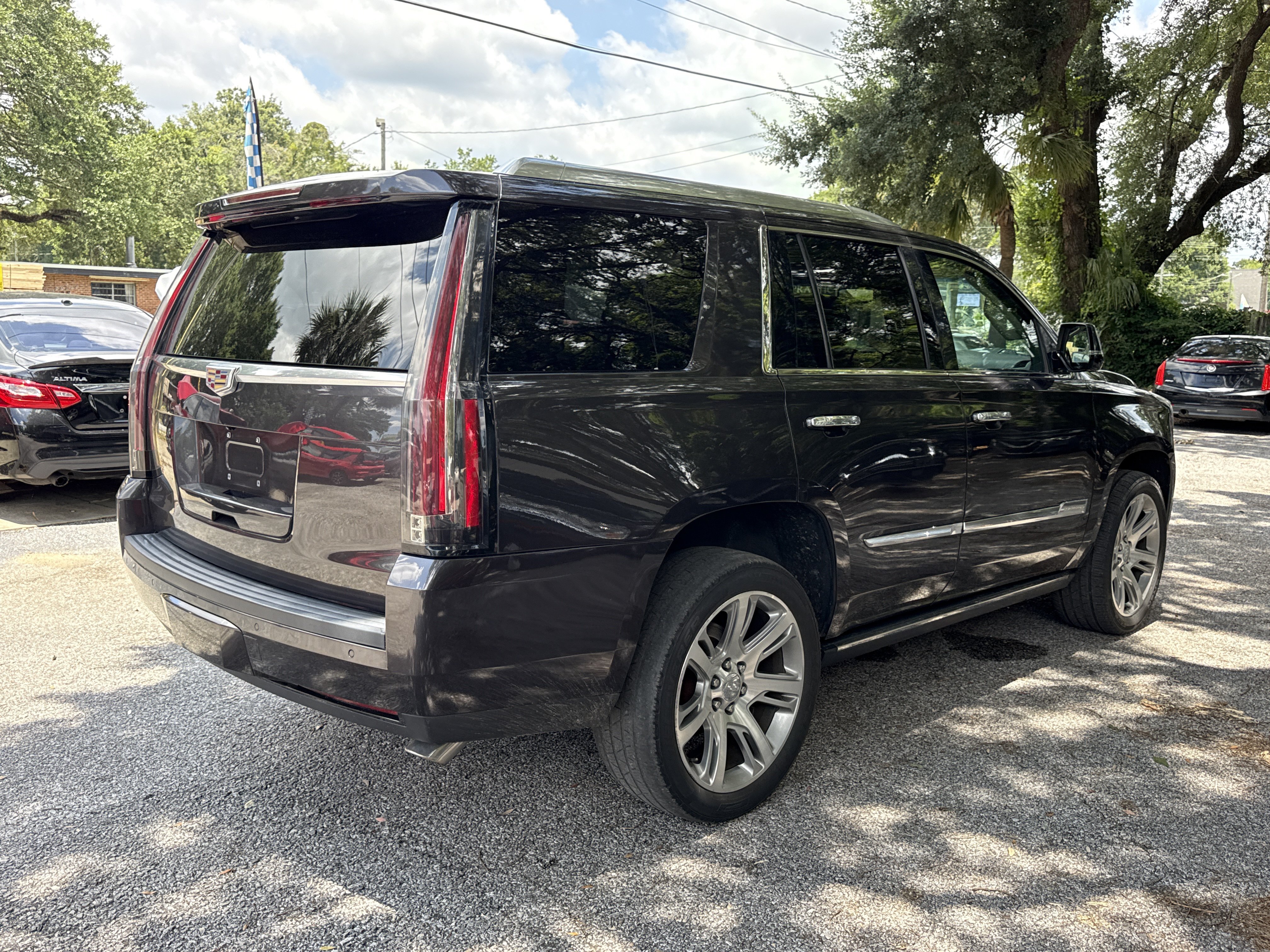 Used 2015 Cadillac Escalade Premium AWD/4WD image 5