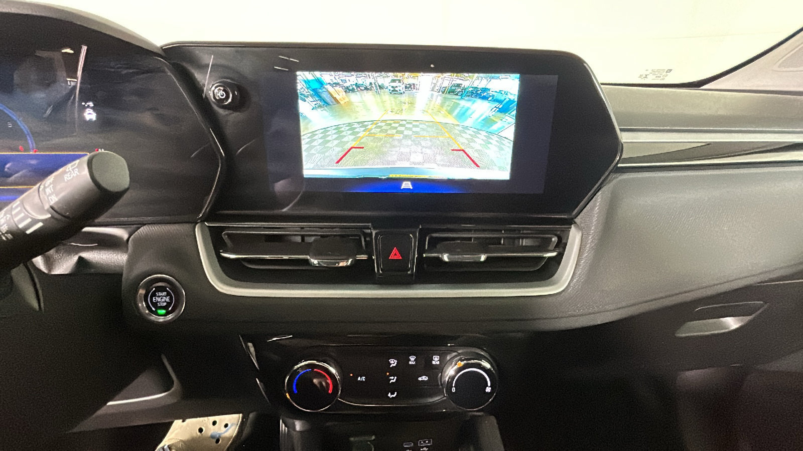 Used 2025 Chevrolet TrailBlazer LT AWD/4WD image 28