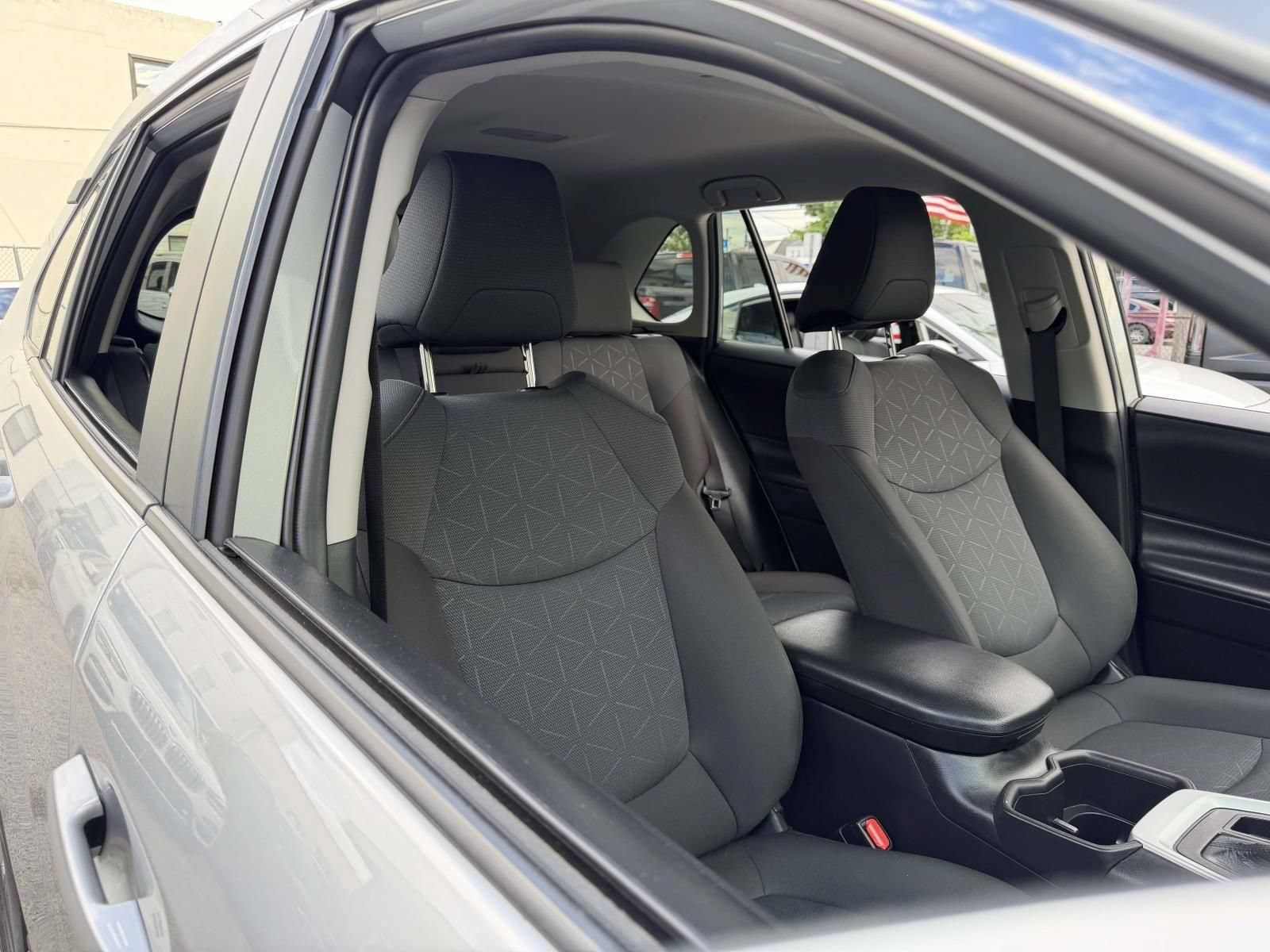 Used 2024 Toyota RAV4 XLE AWD/4WD image 15