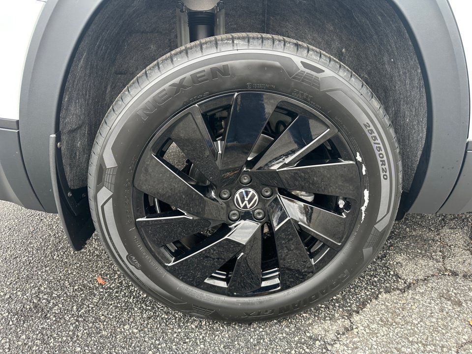 Used 2025 Volkswagen Atlas SE AWD/4WD image 23