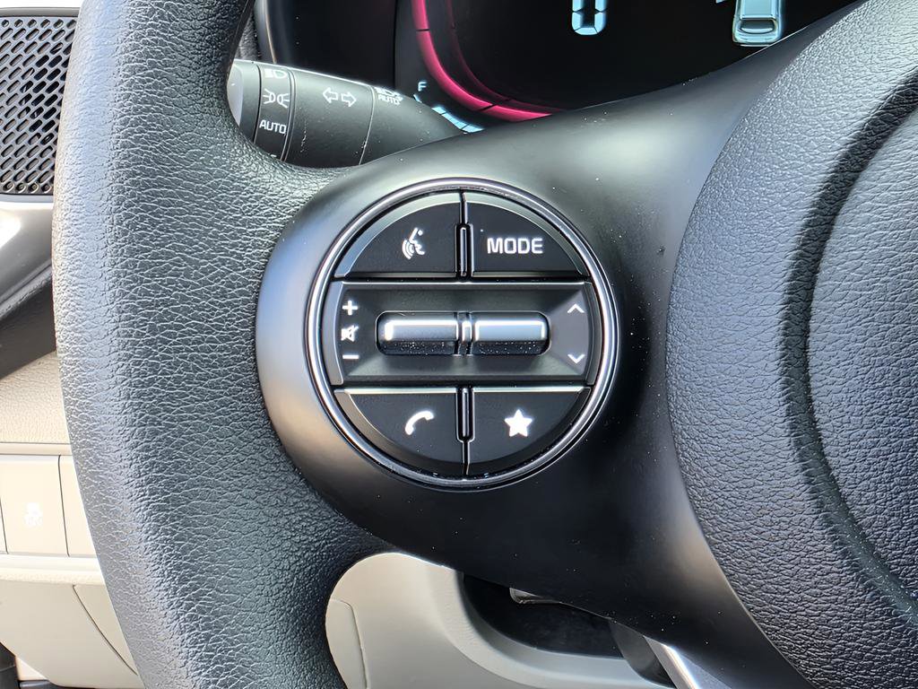 Used 2025 Kia Soul LX FWD image 24