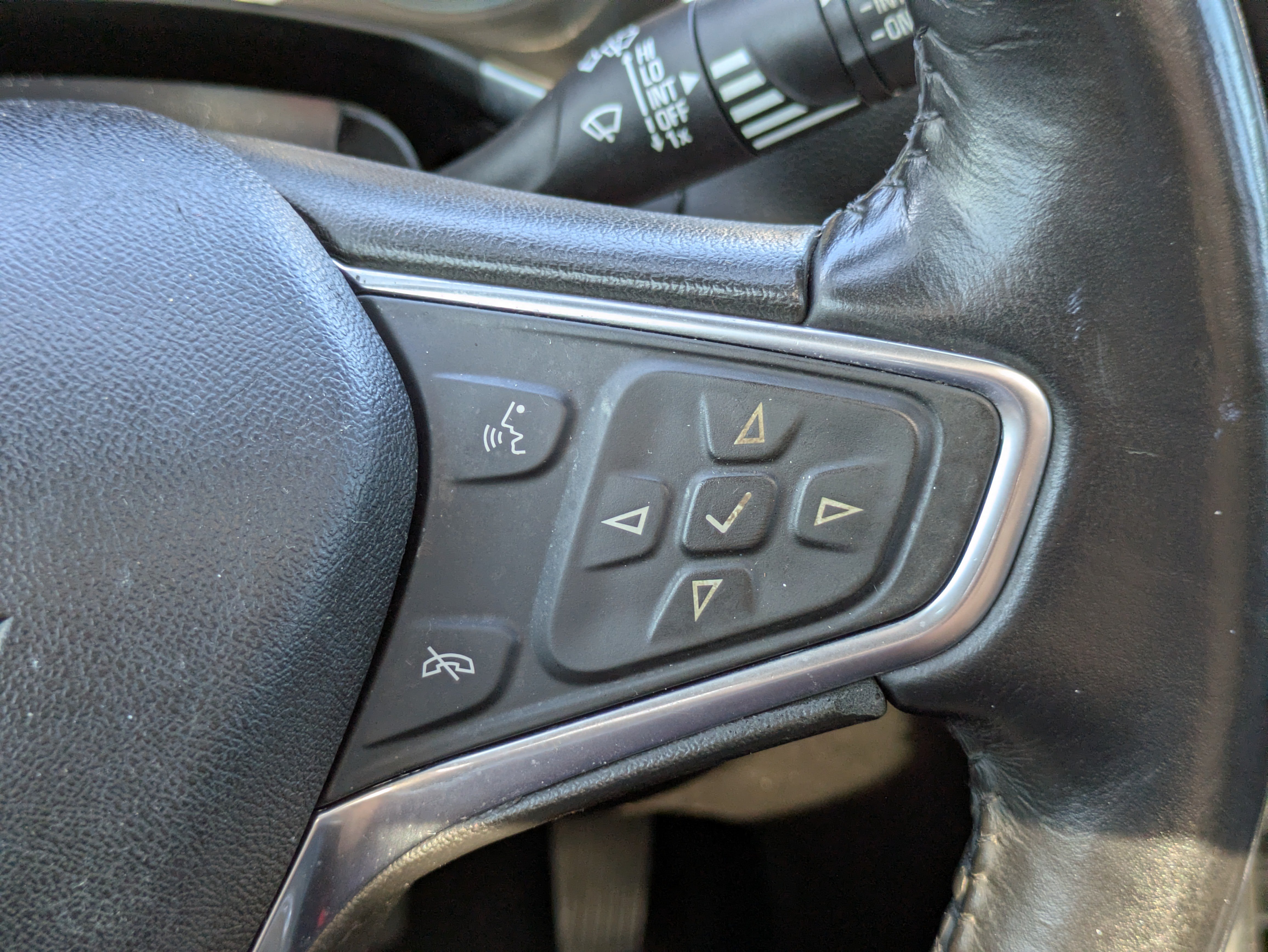 Used 2018 Chevrolet Equinox LT FWD image 25