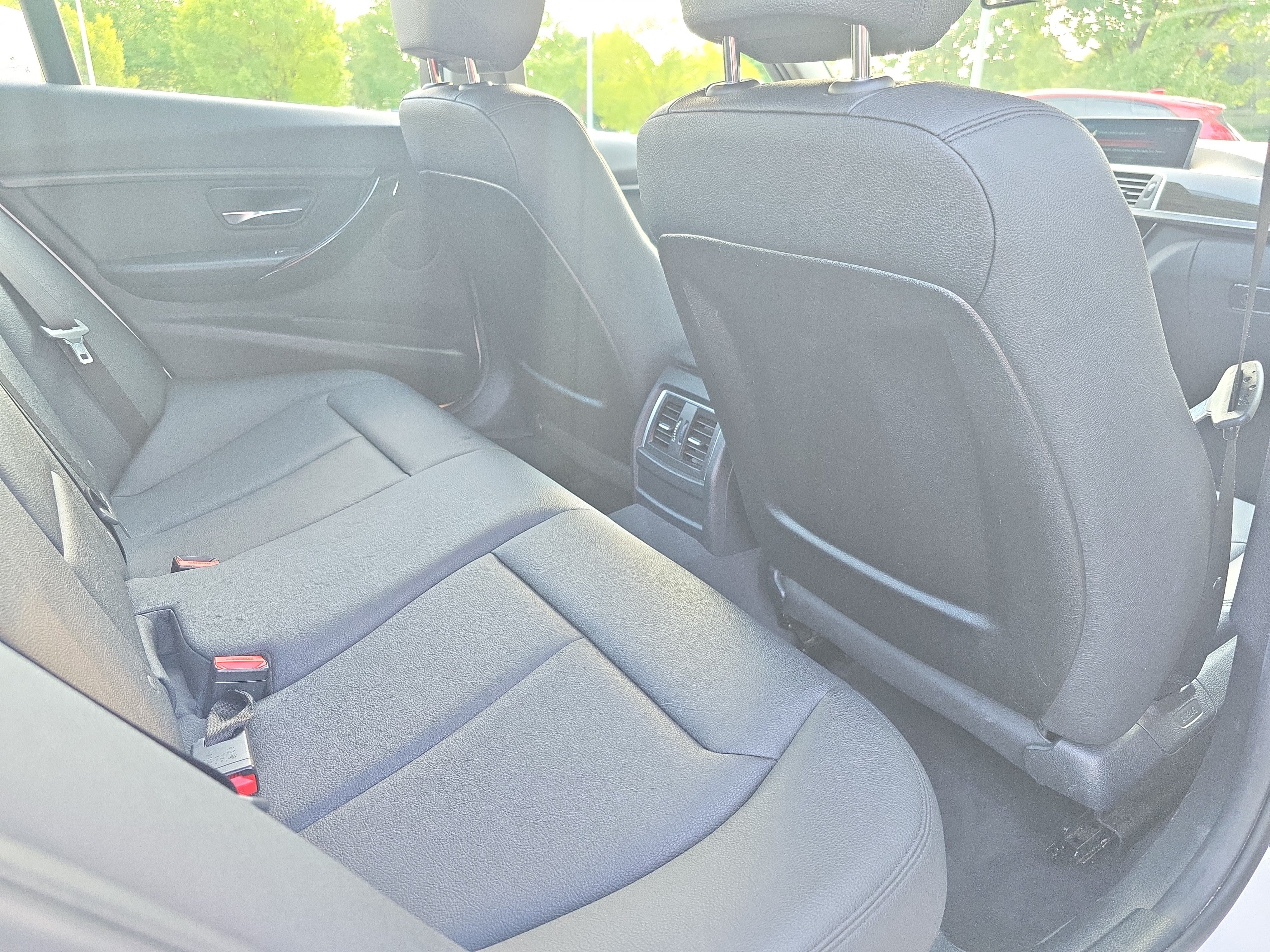 Used 2017 BMW 320i xDrive Sedan AWD/4WD image 11