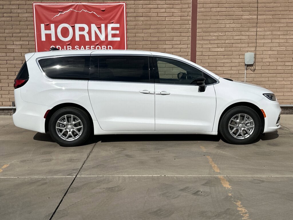 New 2026 Chrysler Pacifica Select image 7