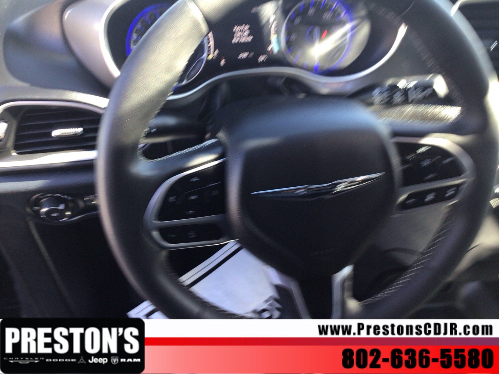 Used 2025 Chrysler Pacifica Select FWD image 12