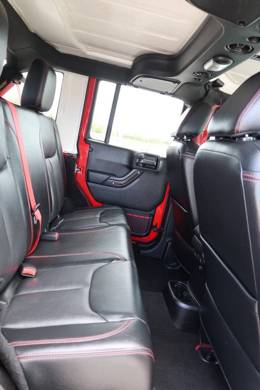 Used 2018 Jeep Wrangler Unlimited Rubicon AWD/4WD image 15