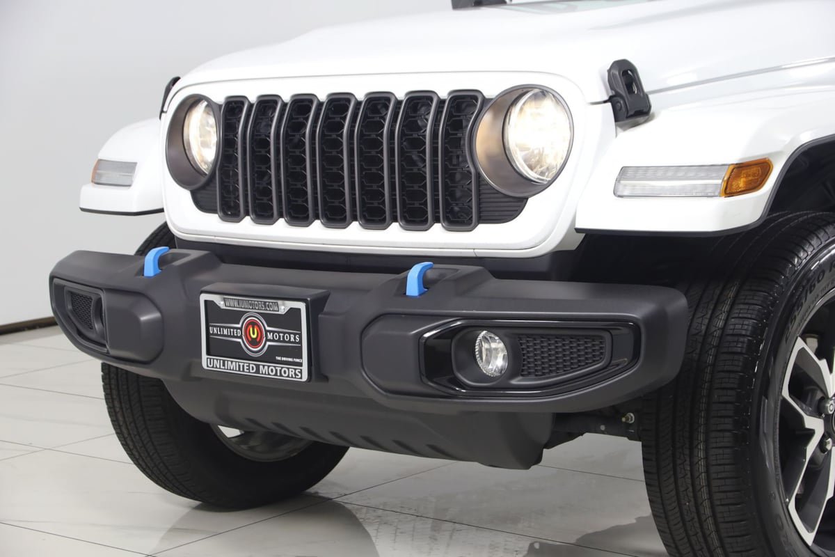 Used 2024 Jeep Wrangler Unlimited w/ Convenience Group AWD/4WD image 45