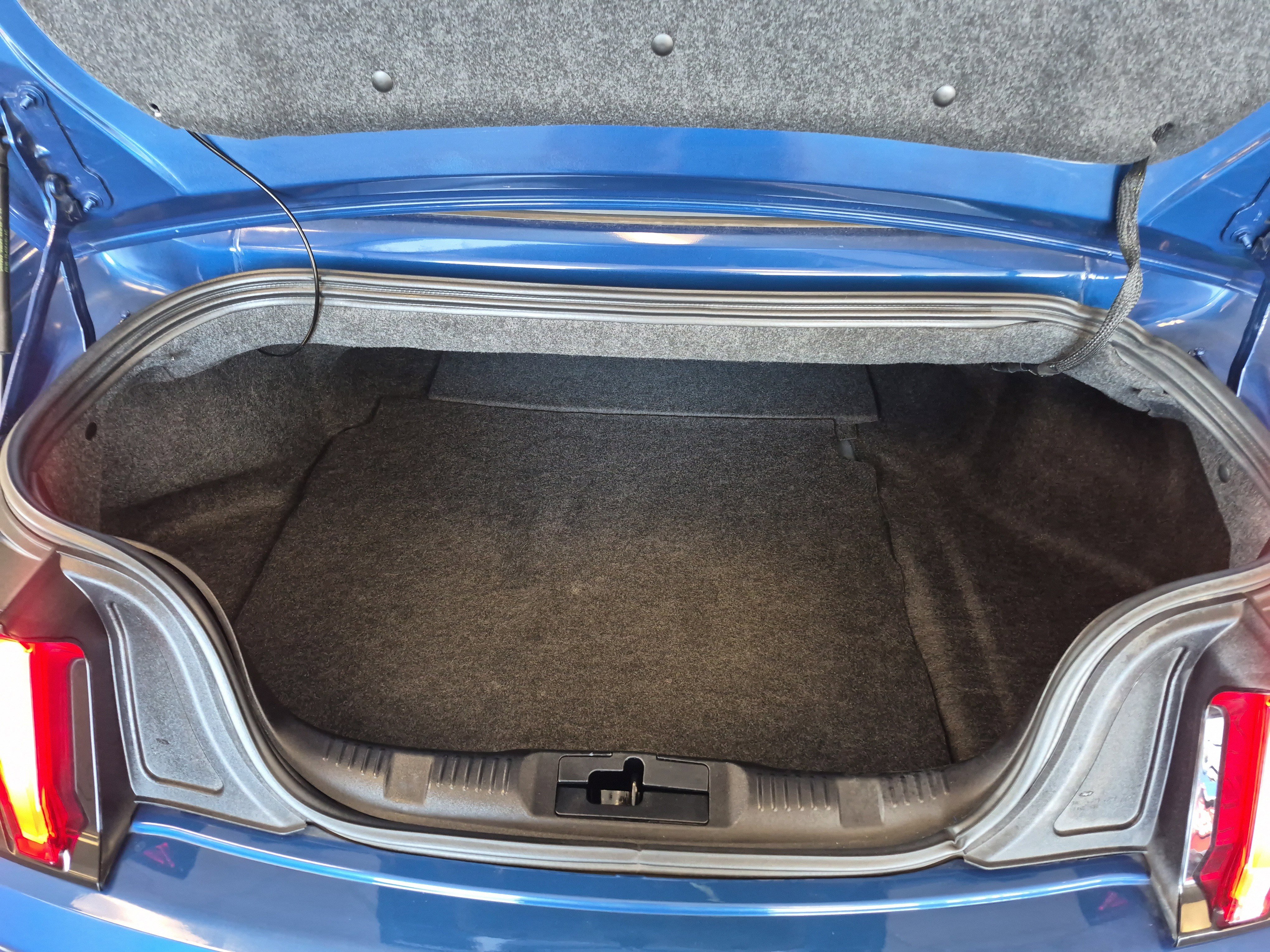 Used 2022 Ford Mustang EcoBoost image 8