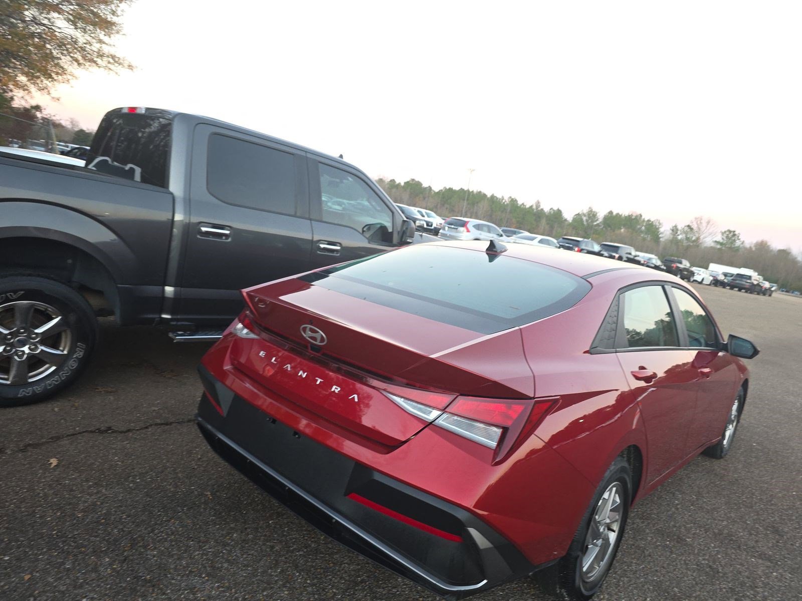 Used 2025 Hyundai Elantra SE image 6