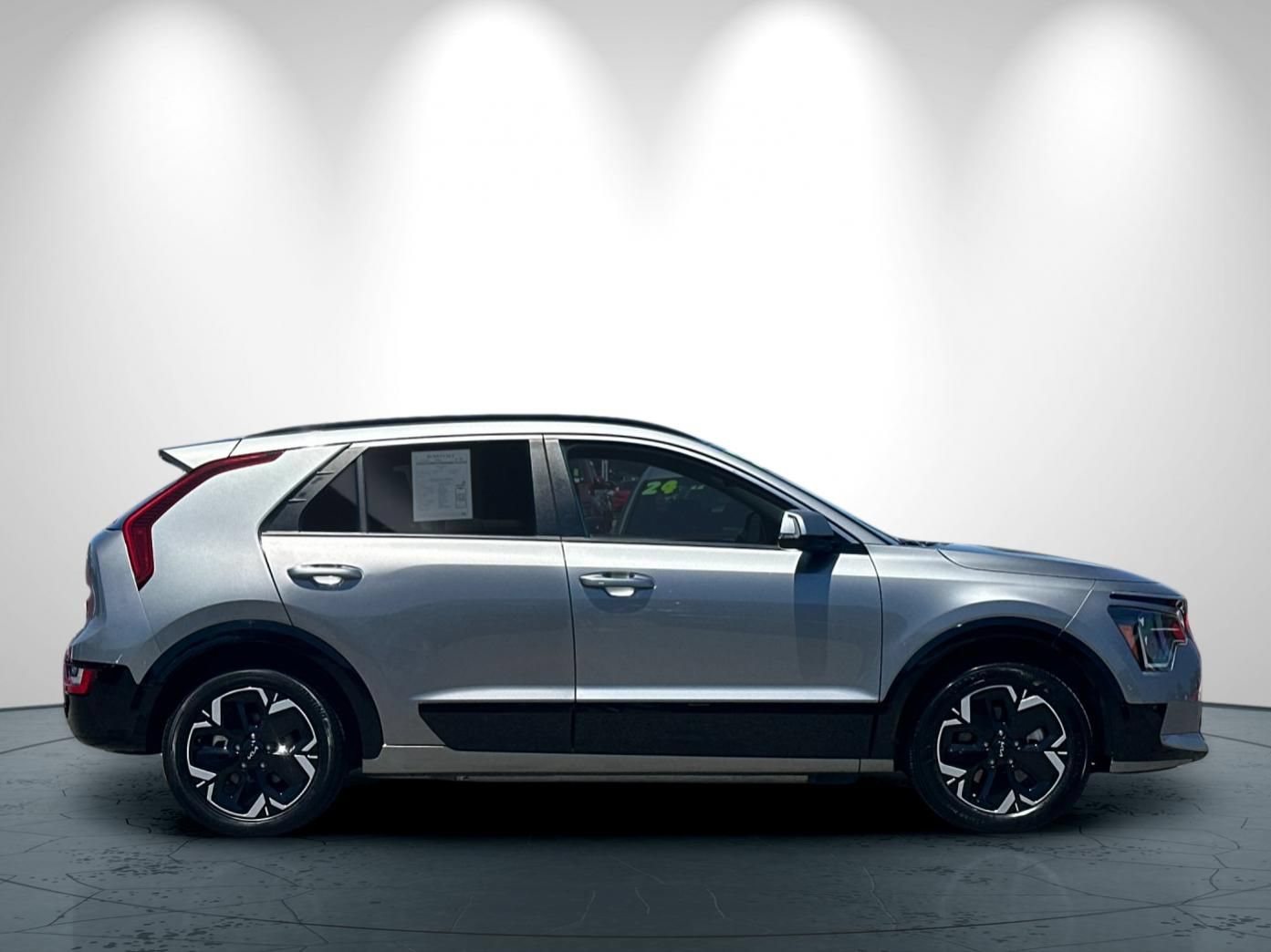 Used 2023 Kia Niro Wave FWD image 3