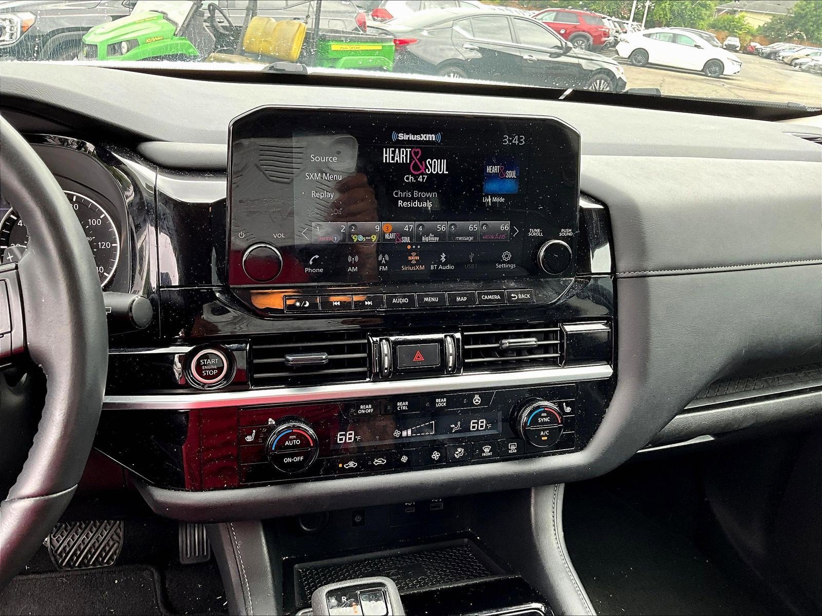 Used 2024 Nissan Pathfinder SL AWD/4WD image 5
