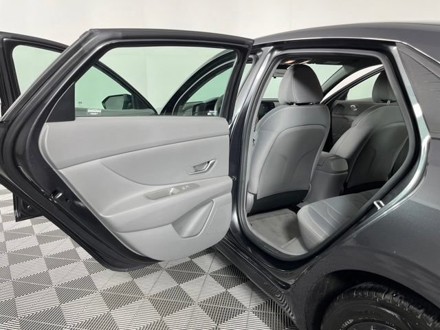Used 2023 Hyundai Elantra SEL FWD image 40