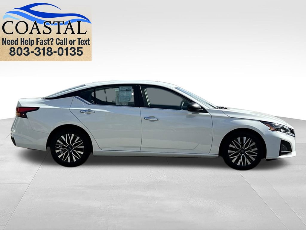 Certified 2025 Nissan Altima 2.5 SV FWD image 5