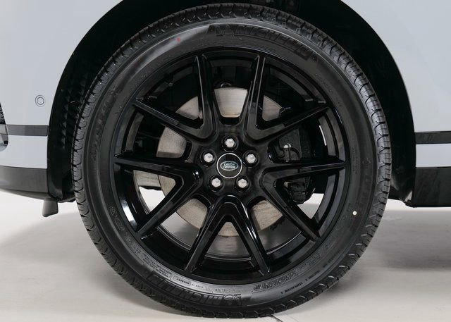 New 2026 Land Rover Range Rover Velar Dynamic SE image 9