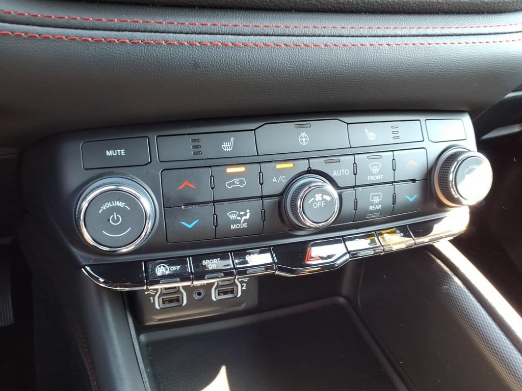 Certified 2025 Dodge Durango GT AWD/4WD image 18