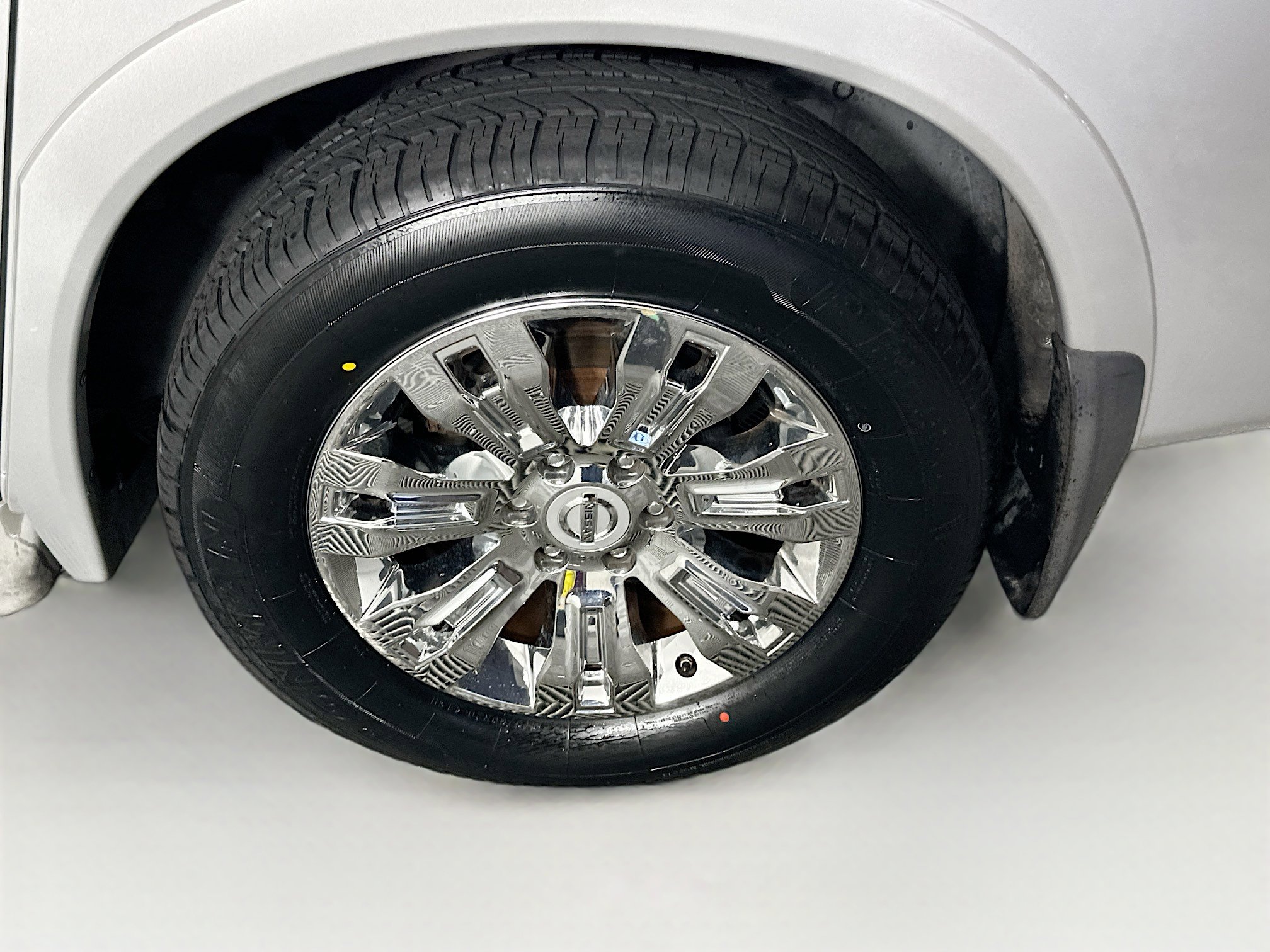 Used 2015 Nissan Armada Platinum w/ 2nd Row Captain Seat Package image 11