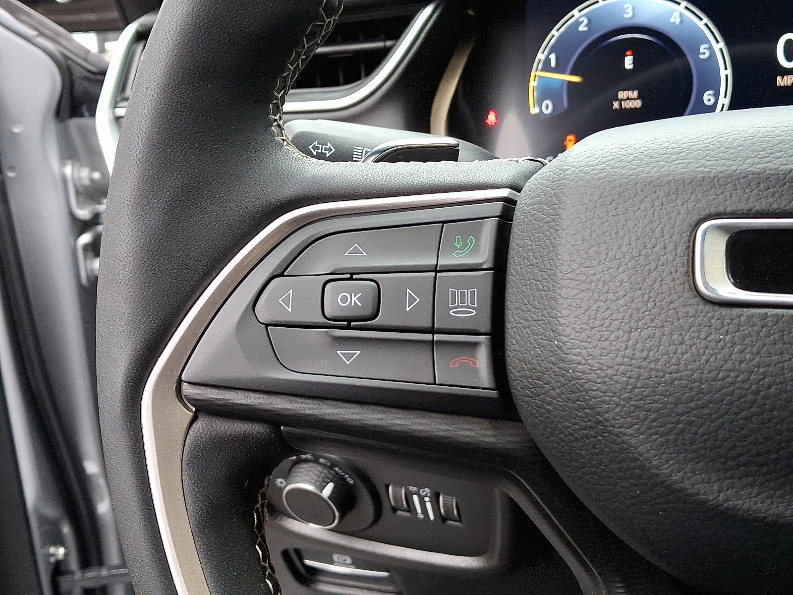 Certified 2023 Jeep Grand Cherokee L Laredo image 20