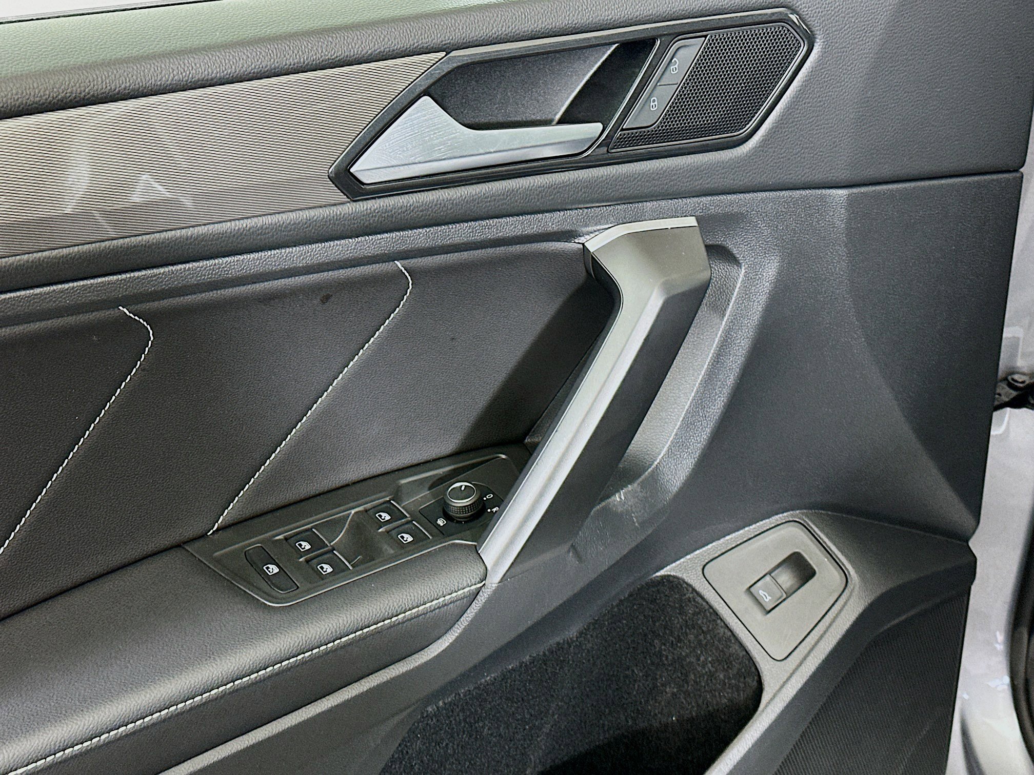 Used 2024 Volkswagen Tiguan SE image 15