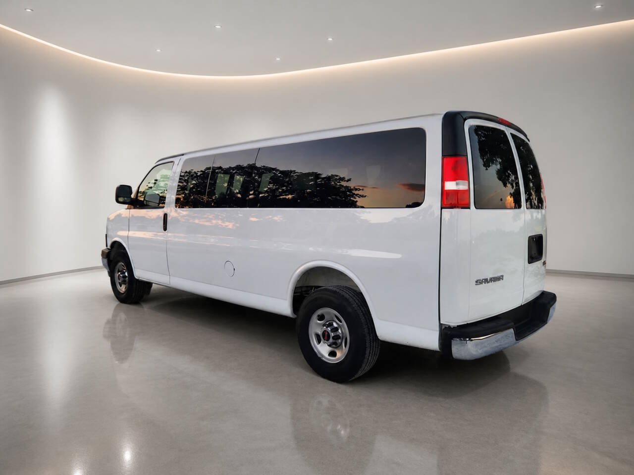 Used 2026 GMC Savana 3500 LT w/ LT Preferred Equipment Group RWD image 4