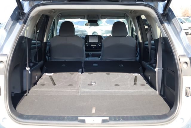 Used 2022 Toyota Highlander LE image 30