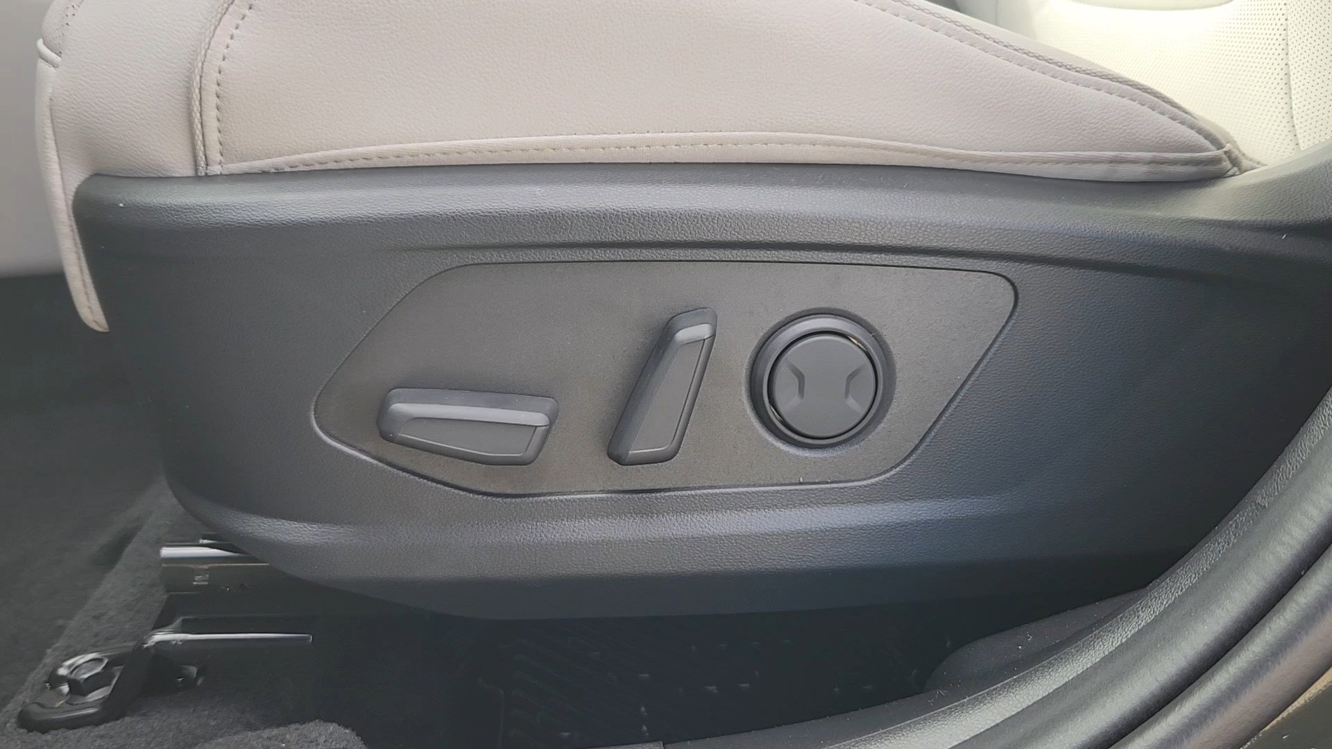 New 2026 Hyundai Tucson Limited image 8