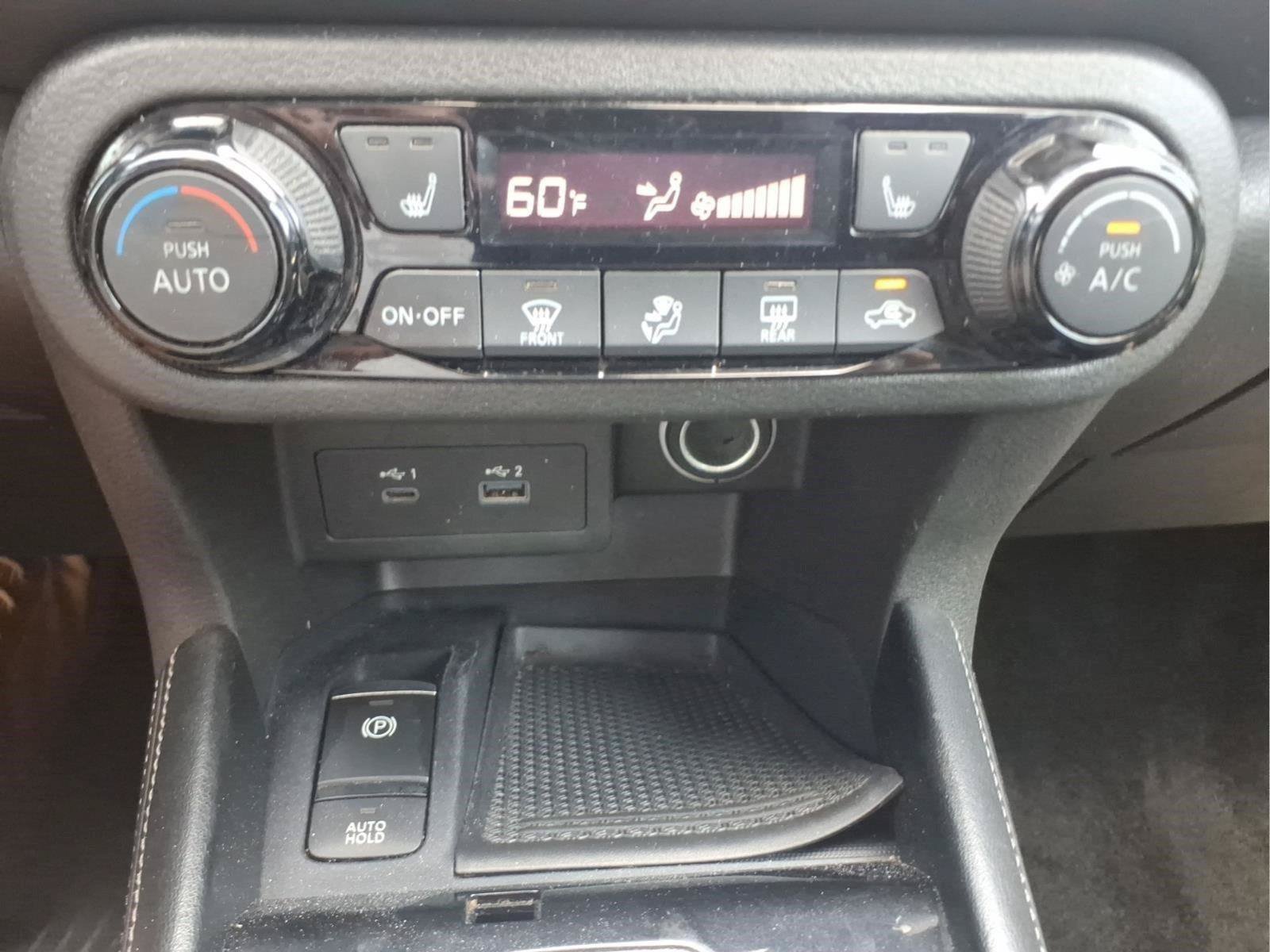 Used 2023 Nissan Kicks SR w/ SR Premium Package FWD image 24