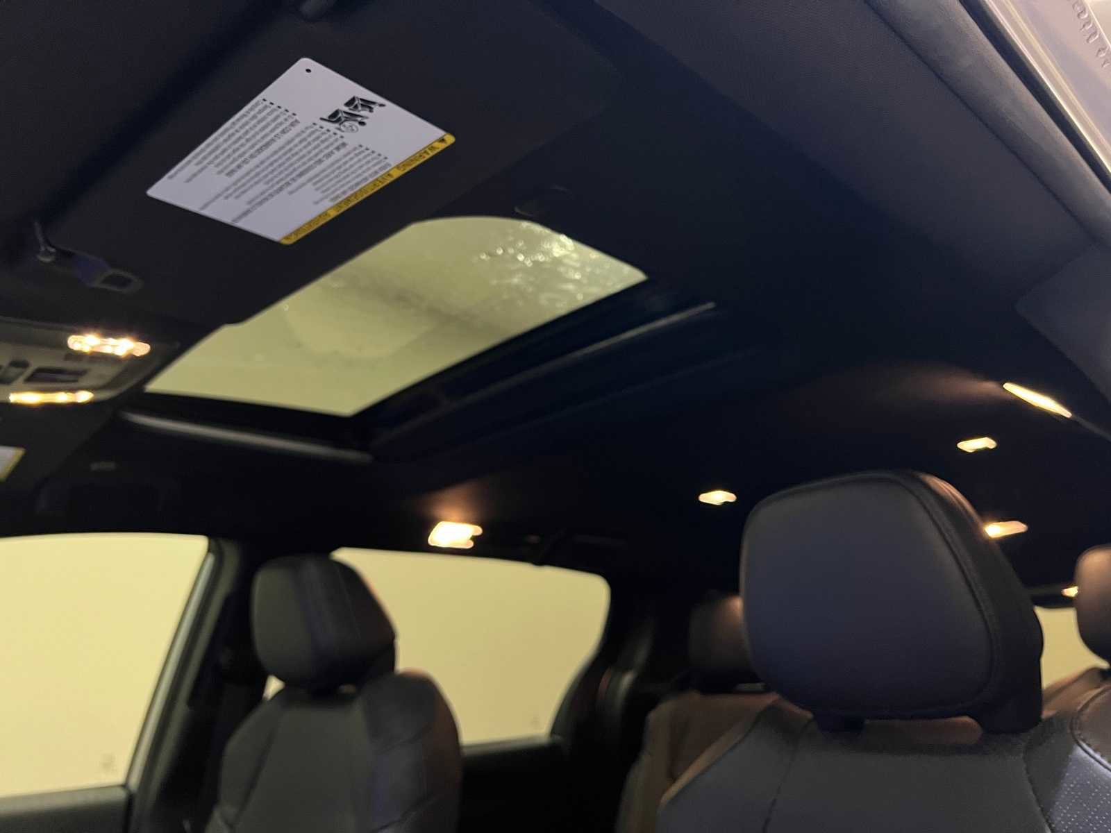 Used 2025 Toyota Sienna Limited image 17