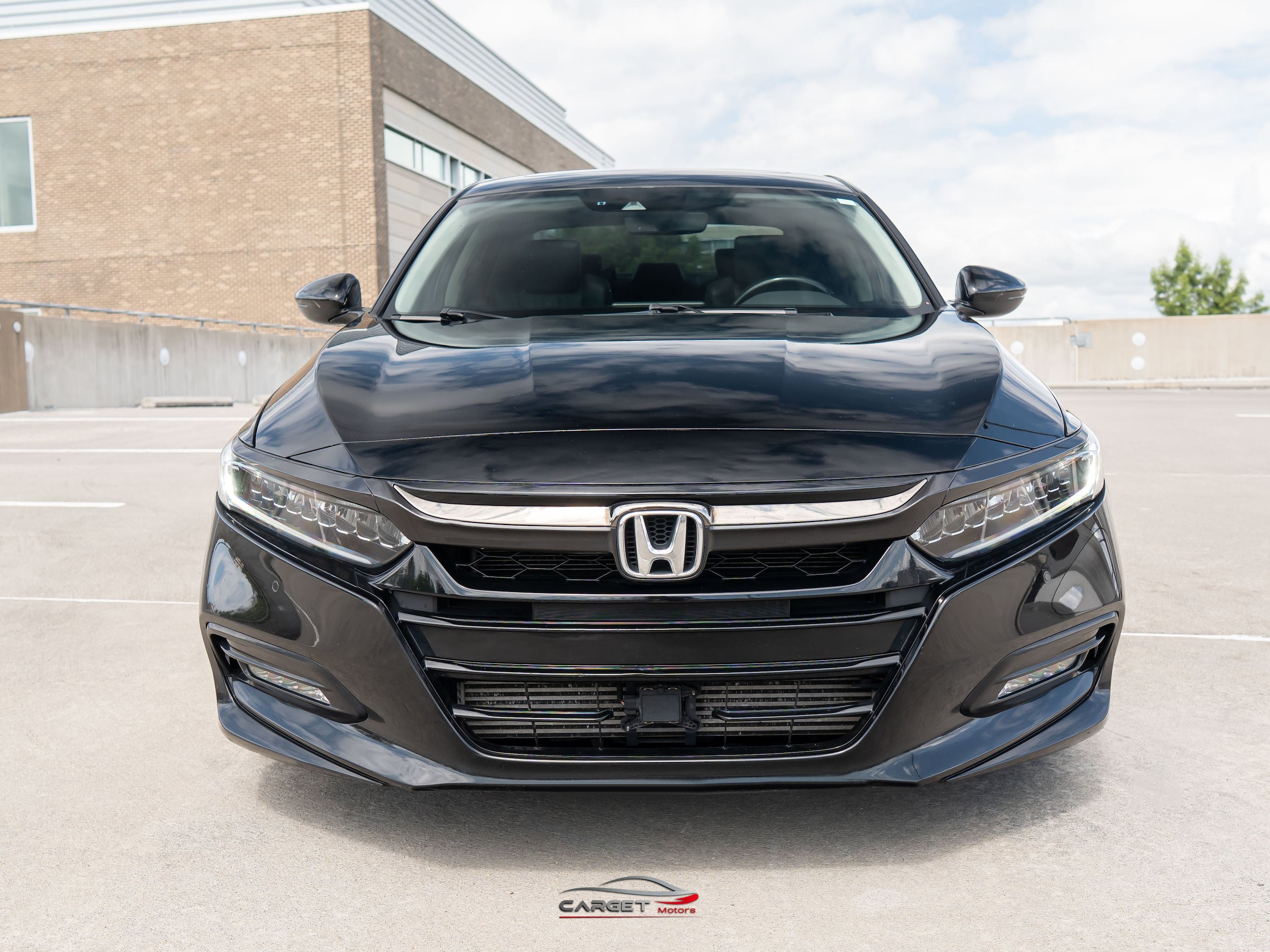 Used 2018 Honda Accord Touring image 2
