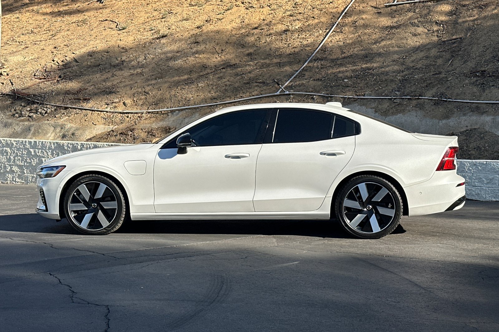 Certified 2025 Volvo S60 T8 Plus w/ Climate Package AWD/4WD image 8