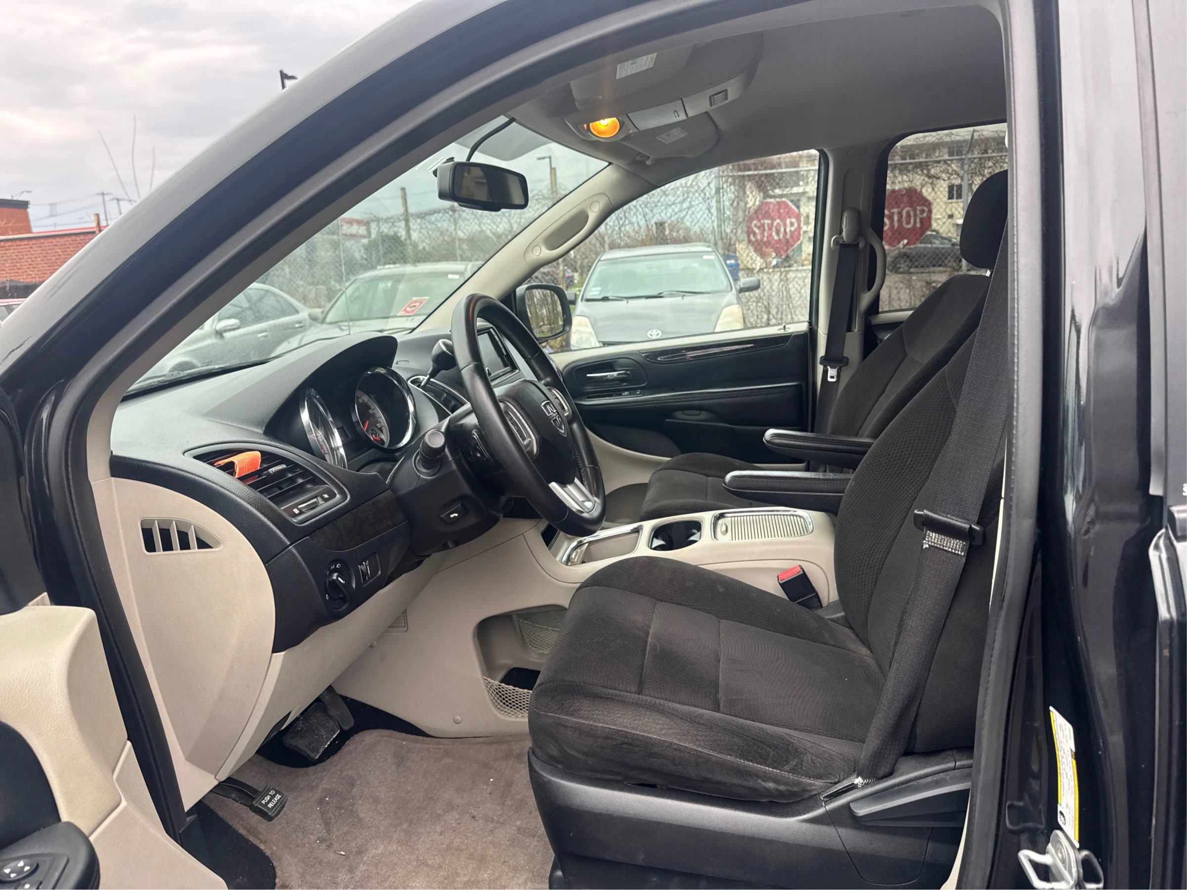 Used 2012 Dodge Grand Caravan SXT w/ UConnect Hands-Free Group image 10