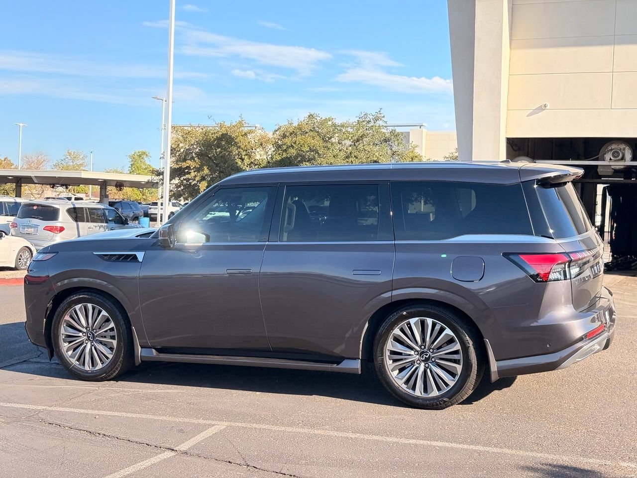 Certified 2026 INFINITI QX80 Luxe w/ Cargo Package AWD/4WD image 5