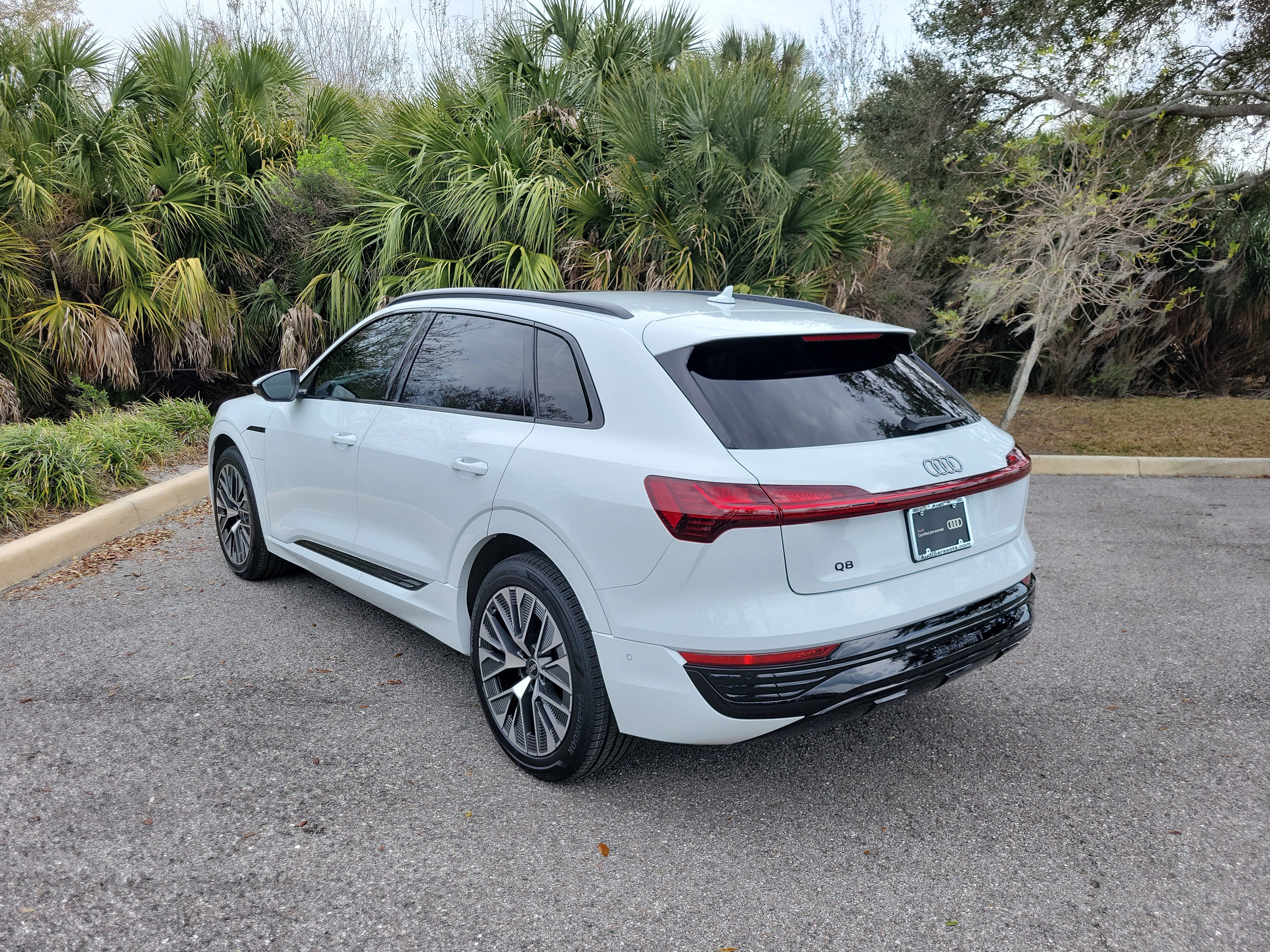 Used 2024 Audi Q8 e-tron Prestige w/ Prestige Package image 6