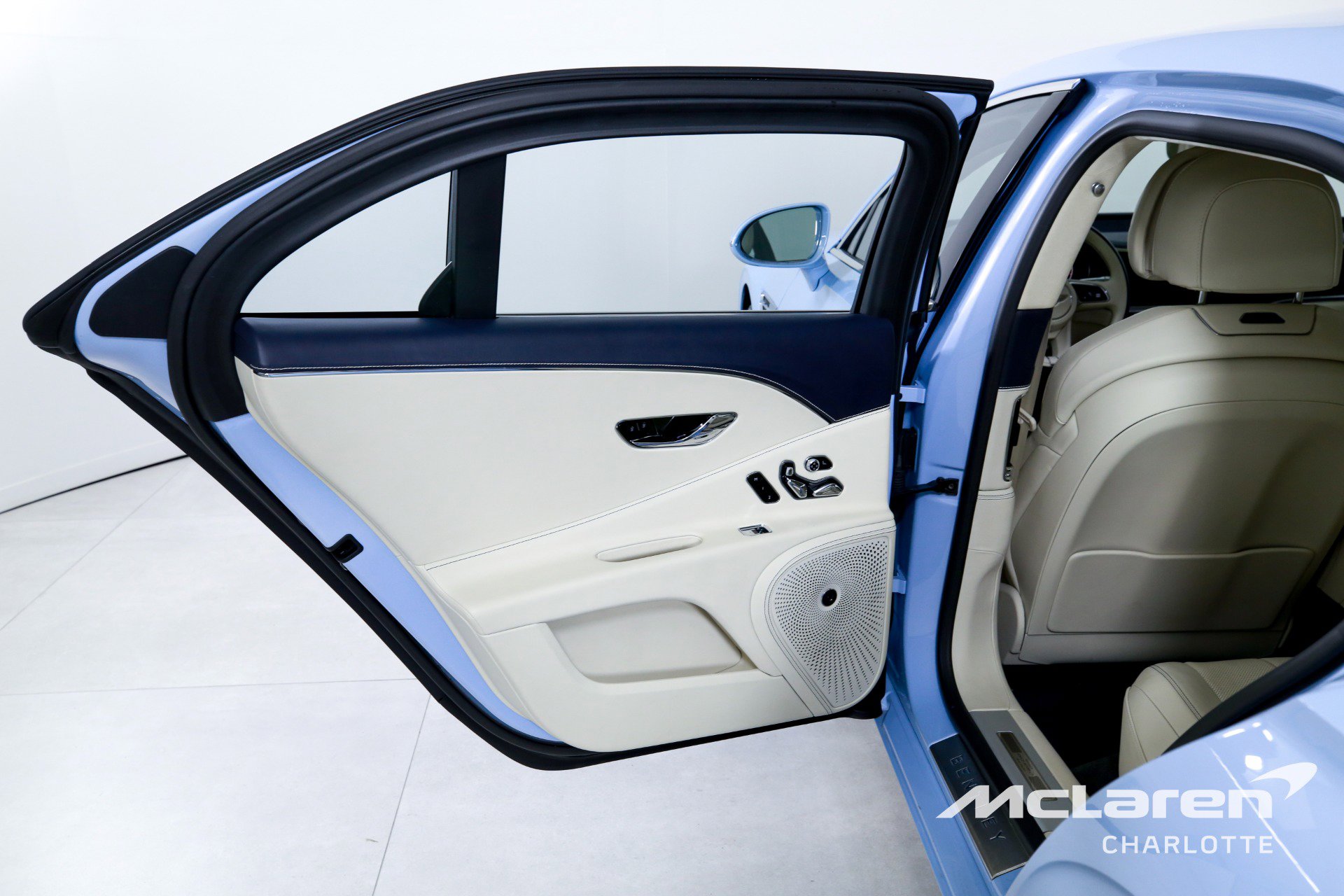 Used 2022 Bentley Flying Spur V8 image 17