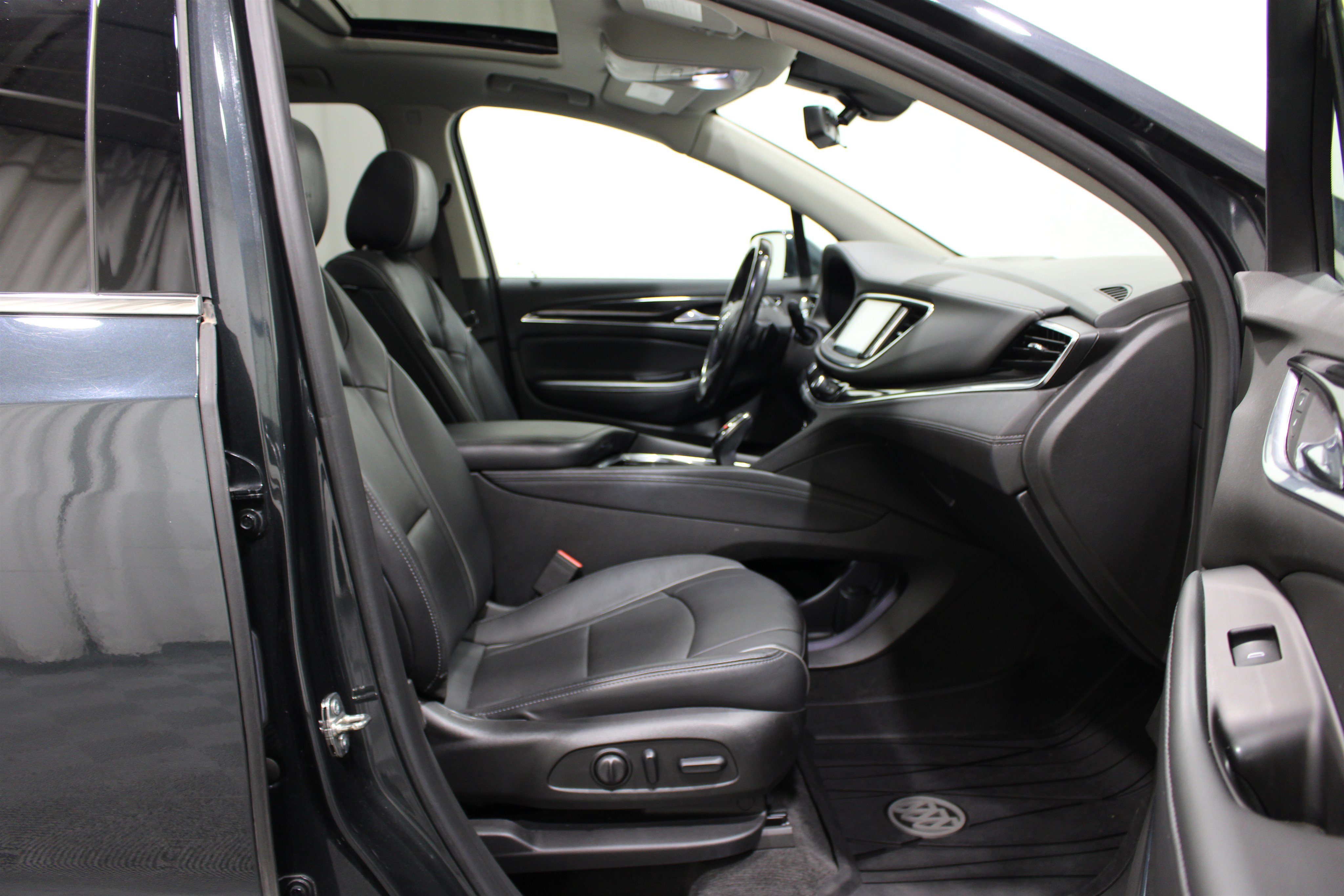 Used 2019 Buick Enclave Avenir w/ Avenir Technology Package FWD image 29