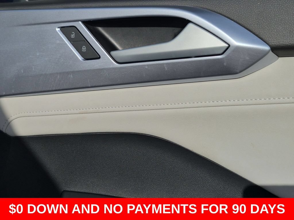 Used 2025 Volkswagen Taos SE FWD image 33