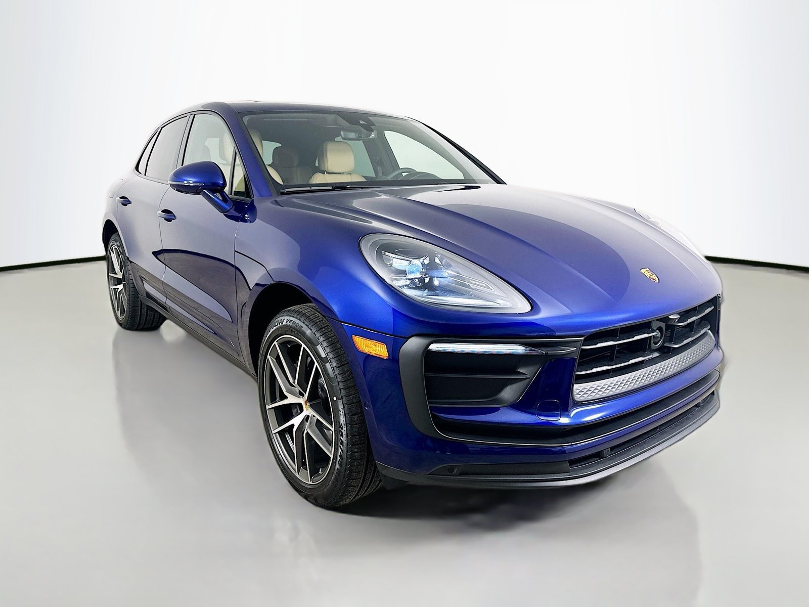 New 2026 Porsche Macan AWD/4WD image 3