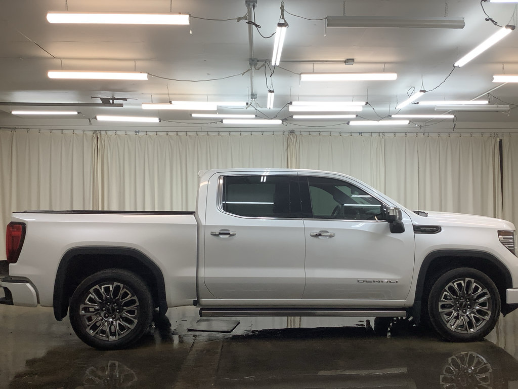 Used 2023 GMC Sierra 1500 Denali Ultimate AWD/4WD image 4